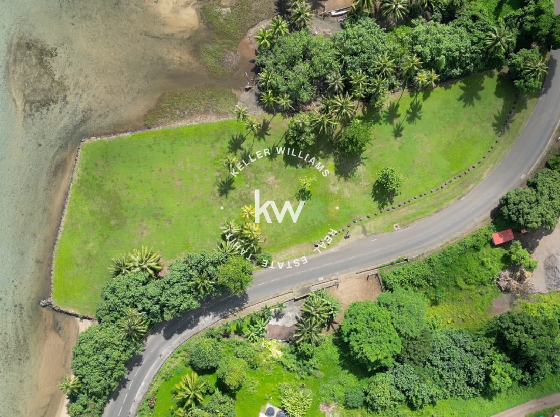 Land in Moorea-Maiao, Windward Islands, French Polynesia 2 - 18124592