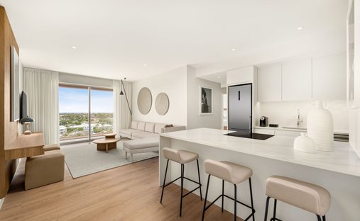 Condo in George Town, George Town, Cayman Islands 1