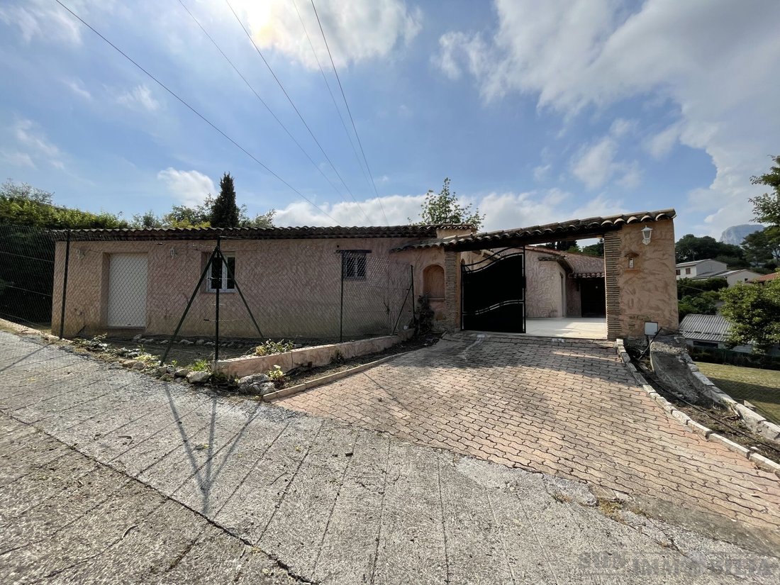 Villa in Nord, La Gaude, France 2 - 18267236