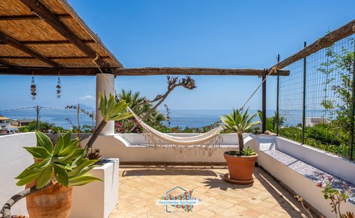 Villa a Santa Marina Salina, Sicilia, Italia 1