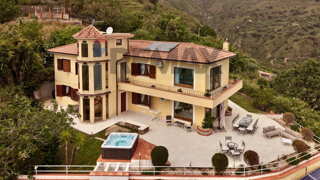 Villa in Letojanni, Sicily, Italy 1 - 18267032