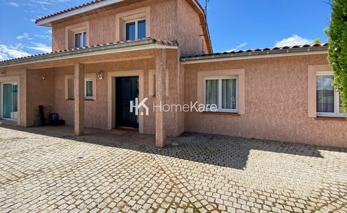 House in Nord Est, Grenade, France 1