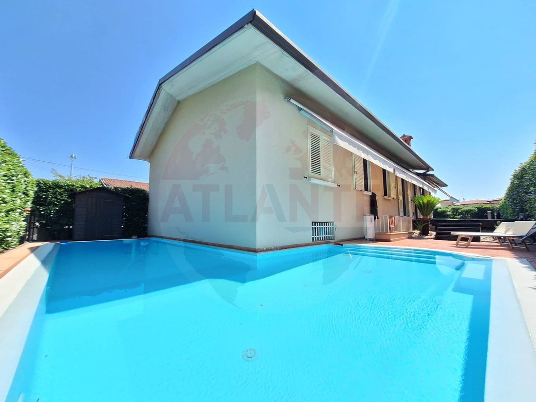 Villa in Chiari, Lombardy, Italy 2 - 18267008