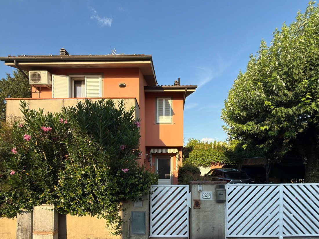 House in Antraccoli-Picciorana-Tempagnano, Lucca, Italy 1 - 17634339