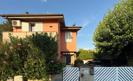 House in Antraccoli-Picciorana-Tempagnano, Lucca, Italy 1