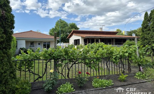 House in La Fontaine du Bac, Clermont-Ferrand, France 1