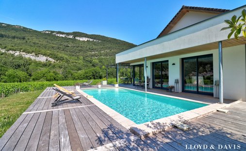 House in Brison-Saint-Innocent, Auvergne-Rhône-Alpes, France 1