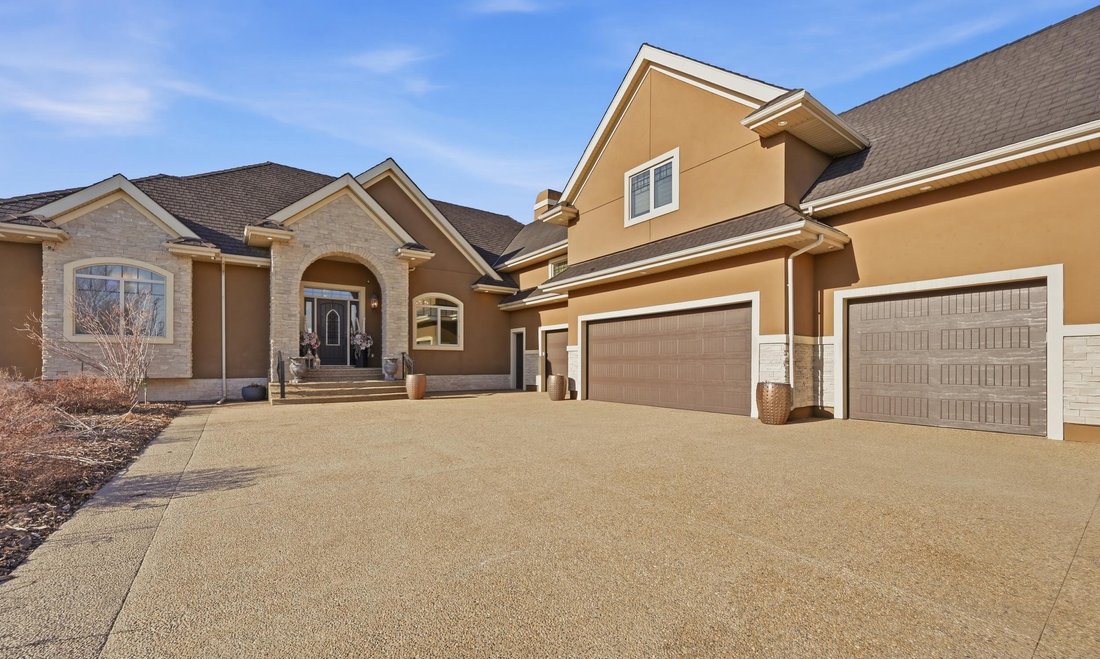 House in St. Albert, Alberta, Canada 2 - 18267097