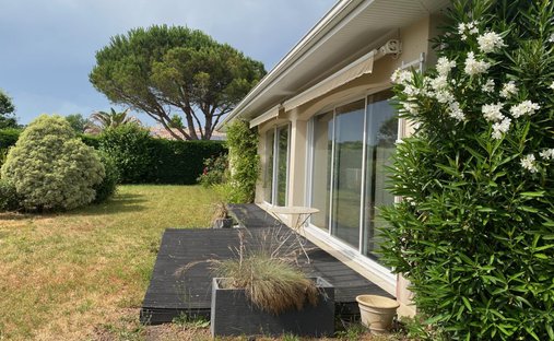 Villa in Ares, Nouvelle-Aquitaine, France 1