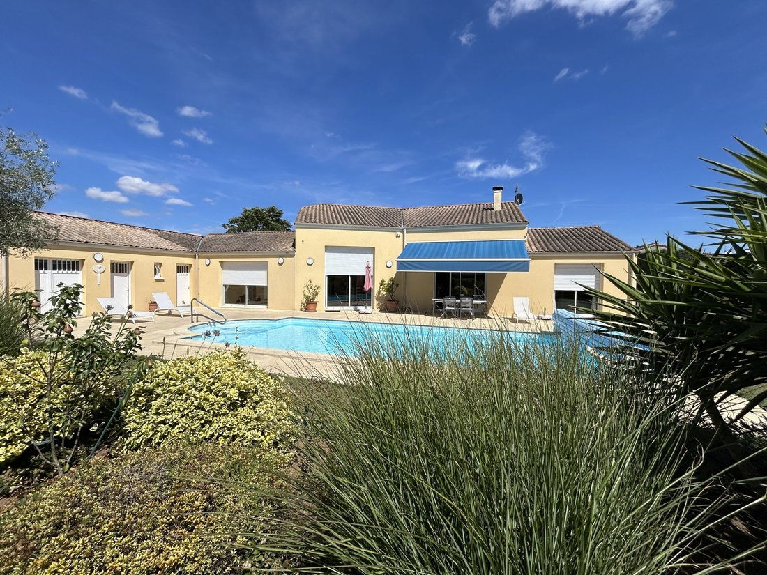 House in Niort, Nouvelle-Aquitaine, France 1 - 18267156