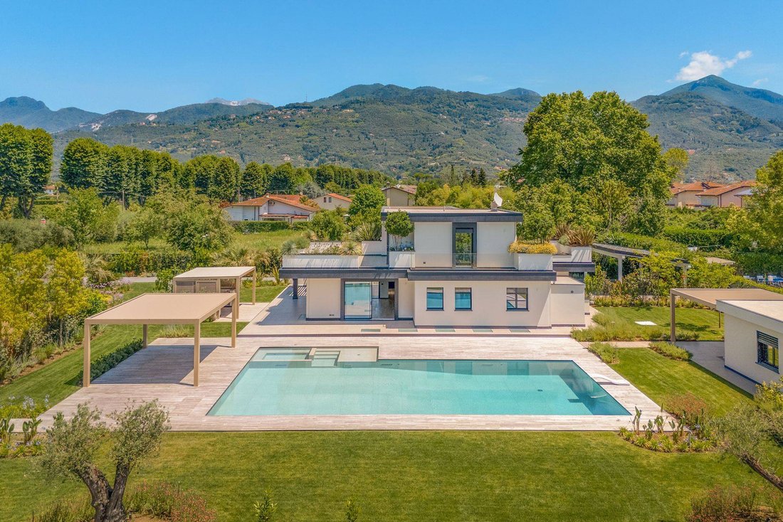 Villa in Pietrasanta, Tuscany, Italy 2 - 18267027