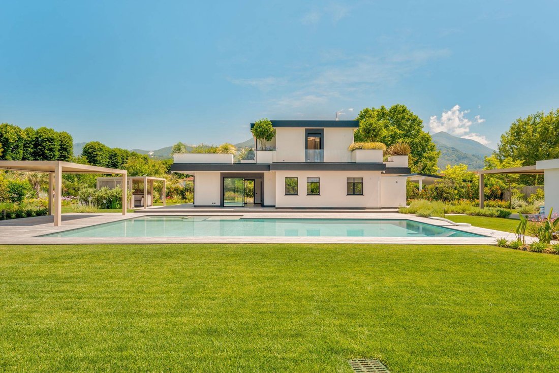 Villa in Pietrasanta, Tuscany, Italy 3 - 18267027