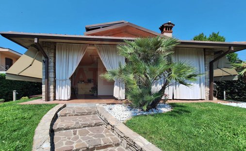 Villa in Chiari, Lombardy, Italy 1