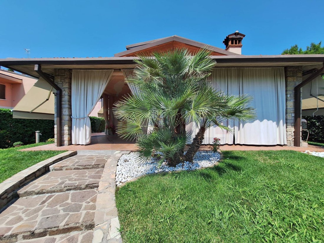 Villa in Chiari, Lombardy, Italy 1 - 18267008
