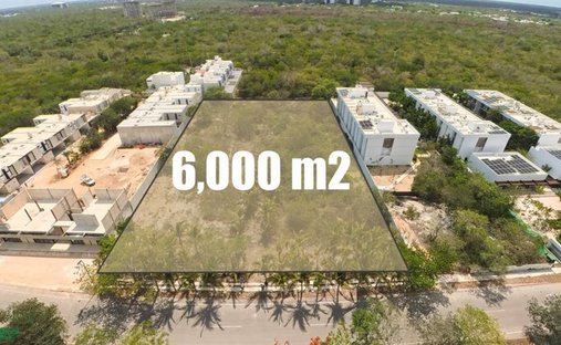 Land in Yucatán Country Club, Yucatan, Mexico 1