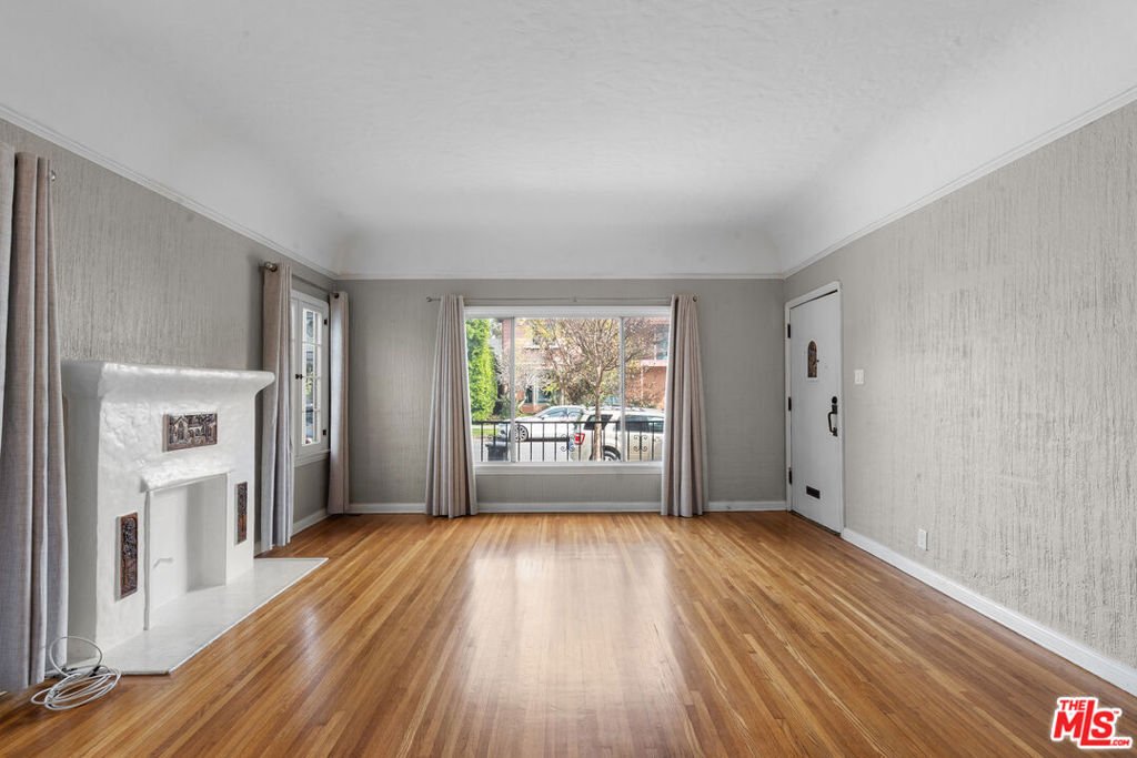 Los Angeles, California, United States 5 - 18268413