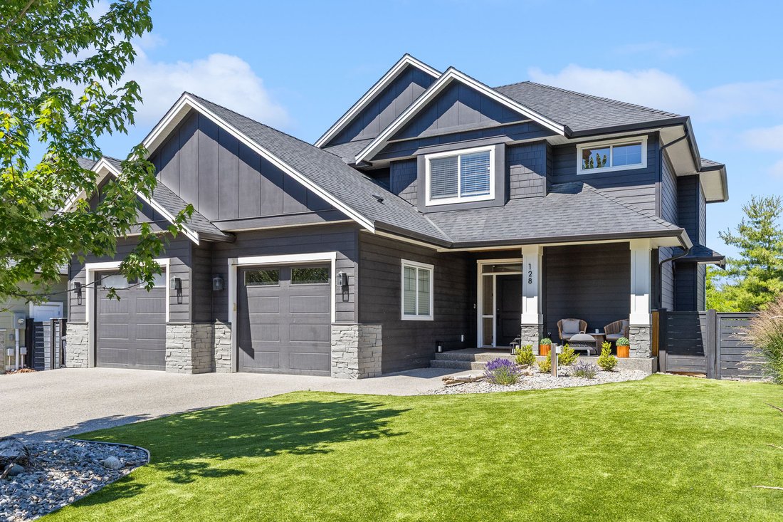 House in Kelowna, British Columbia, Canada 2 - 18268720