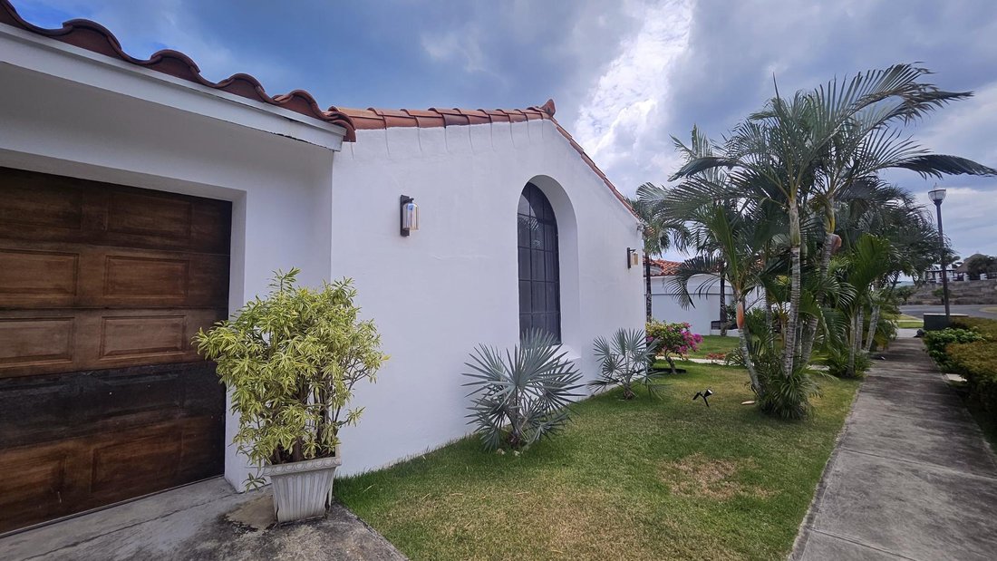 House in San Carlos District, Panama, Panama 2 - 18267384