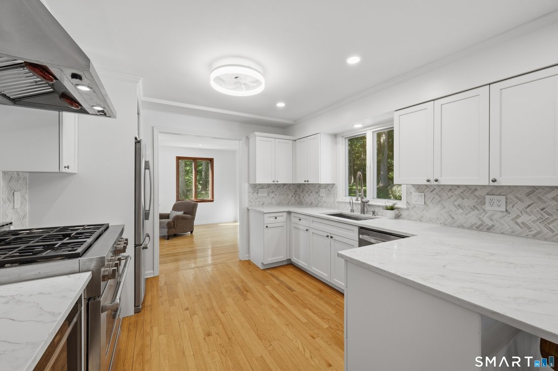 House in Trumbull, Connecticut, United States 3 - 18267971