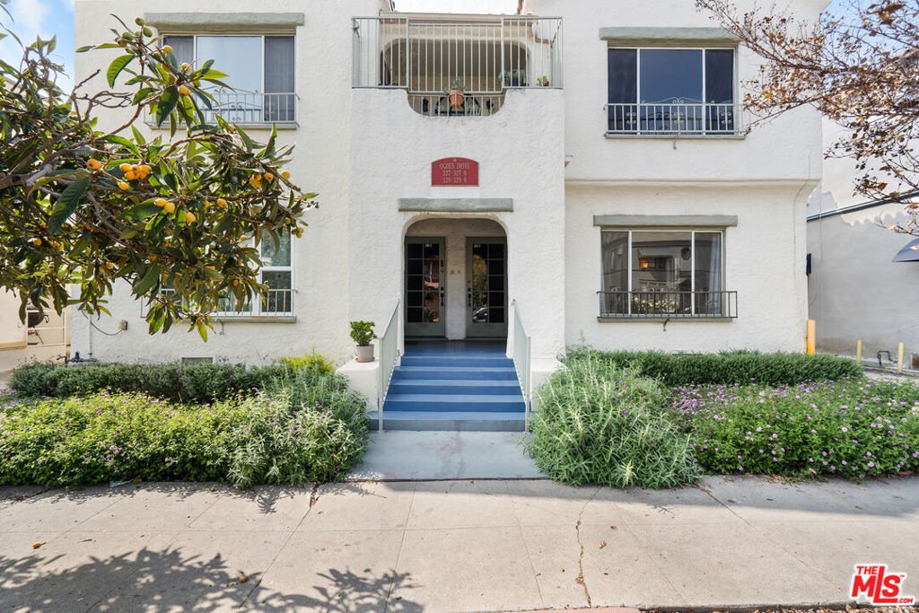Los Angeles, California, United States 2 - 18268413