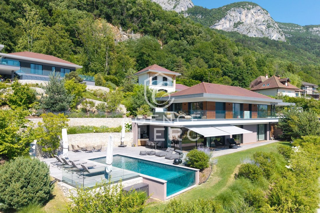 Villa in Veyrier-du-Lac, Auvergne-Rhône-Alpes, France 1 - 18268872