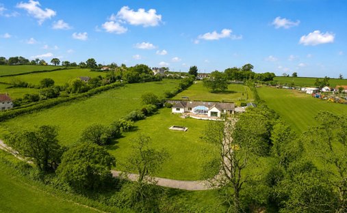 Bungalow in Pedwell, England 1