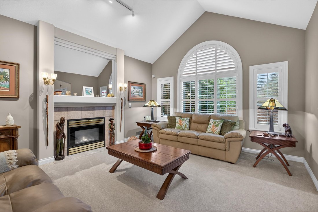 House in Surrey, British Columbia, Canada 5 - 18268715