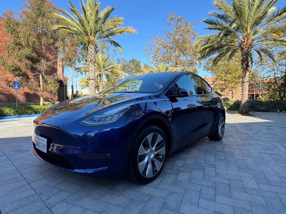 Suv in Newport Beach, CA, United States 3 - 18237643
