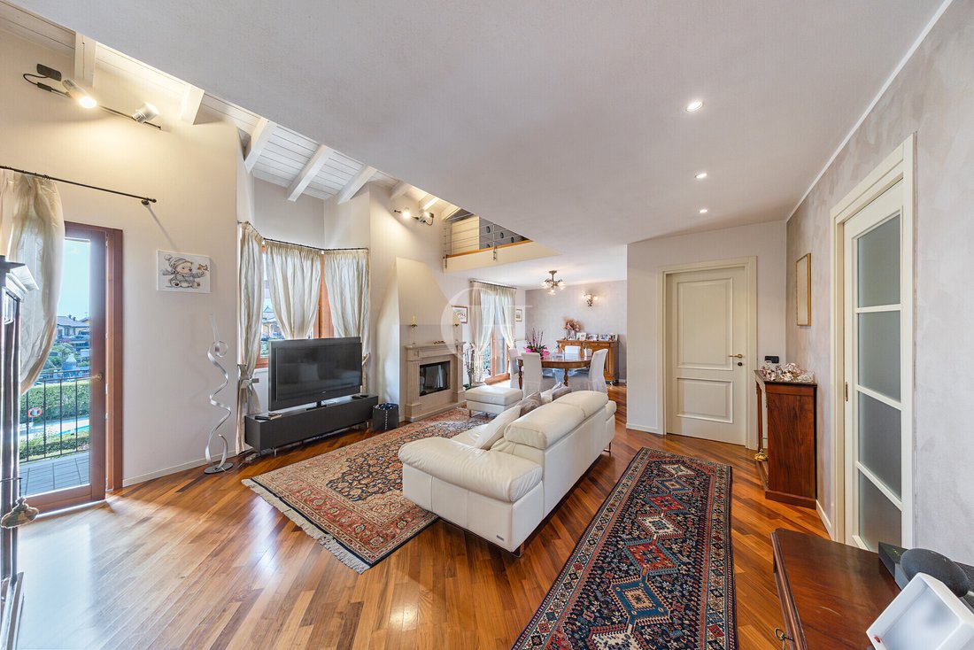 Apartment in Castel Venzago, Lonato del Garda, Lombardy 2 - 18267517