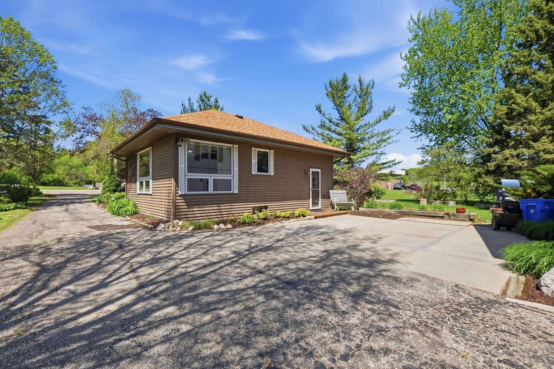 House in Stoughton, Wisconsin, United States 4 - 18268118