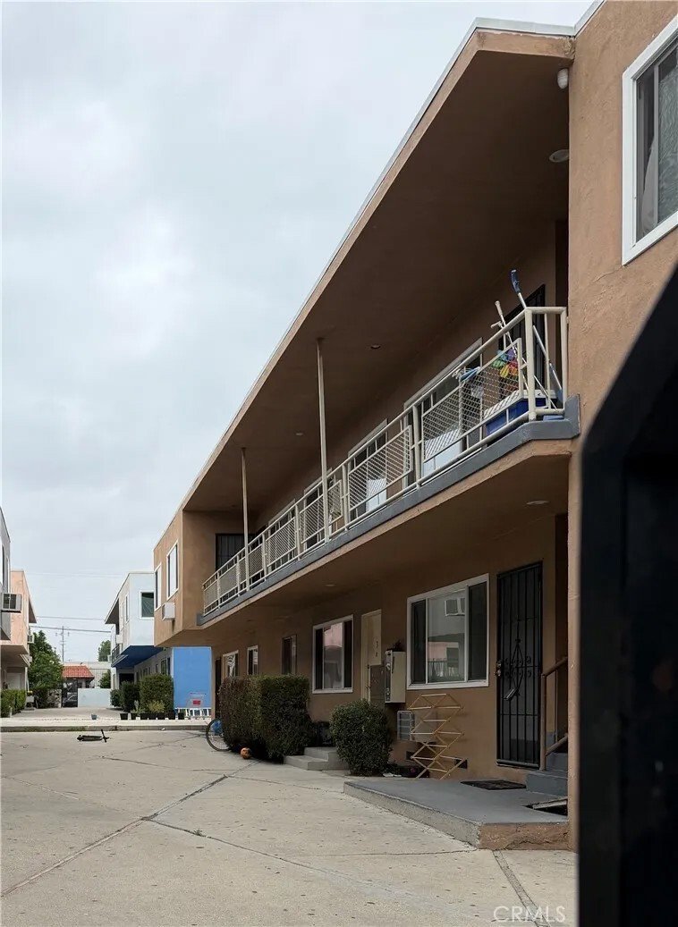 Los Angeles, California, United States 3 - 18268169
