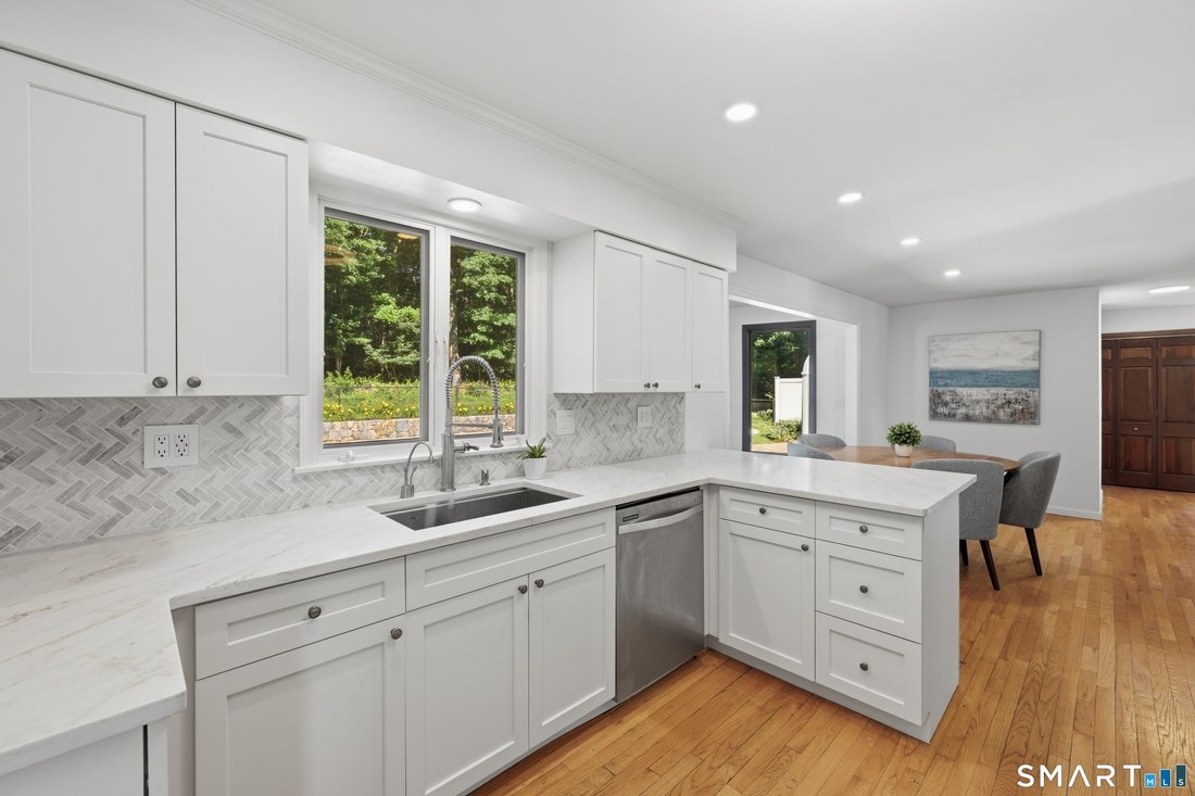 House in Trumbull, Connecticut, United States 4 - 18267971