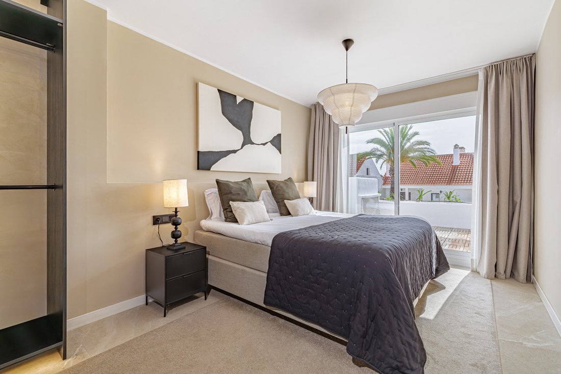 Apartment in Puerto Banus, Marbella, Spain 4 - 18079246