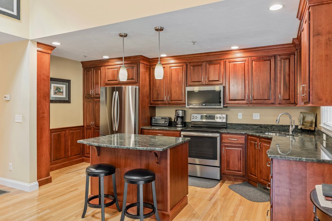 Condo in Millbury, Massachusetts, United States 5 - 18267808
