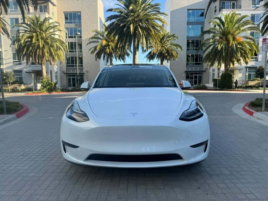 Suv in Newport Beach, CA, United States 2 - 18232438