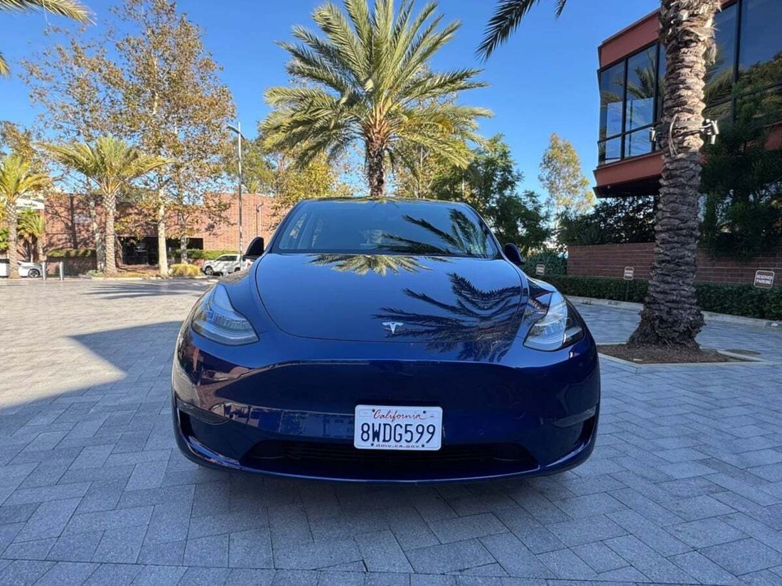 Suv in Newport Beach, CA, United States 2 - 18237643