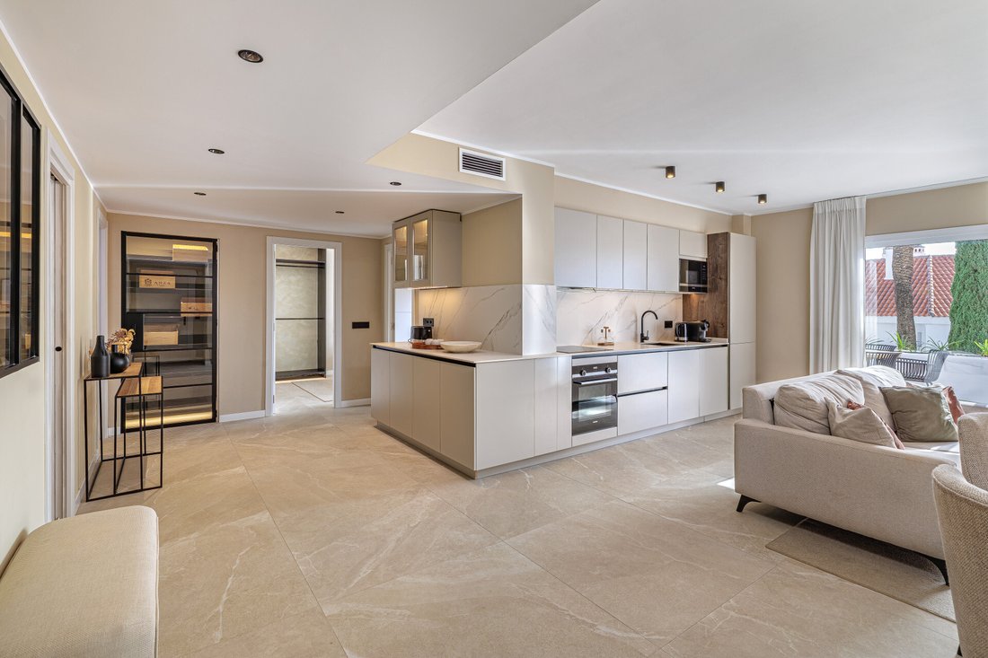 Apartment in Puerto Banus, Marbella, Spain 3 - 18079246