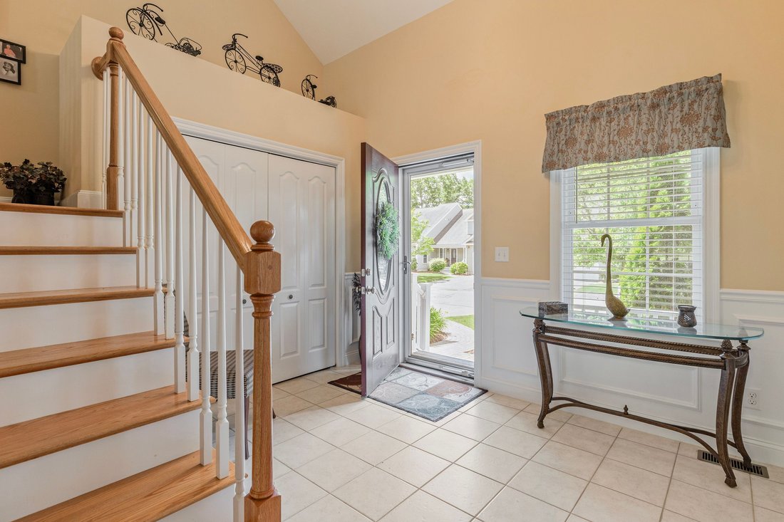 Condo in Millbury, Massachusetts, United States 4 - 18267808