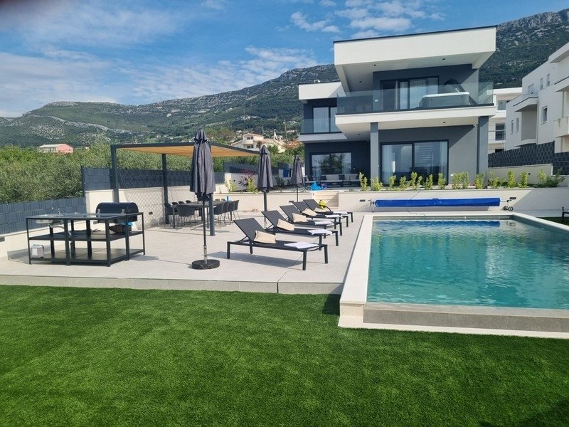 Villa in Kastel Luksic, Split-Dalmatia County, Croatia 1 - 18267758