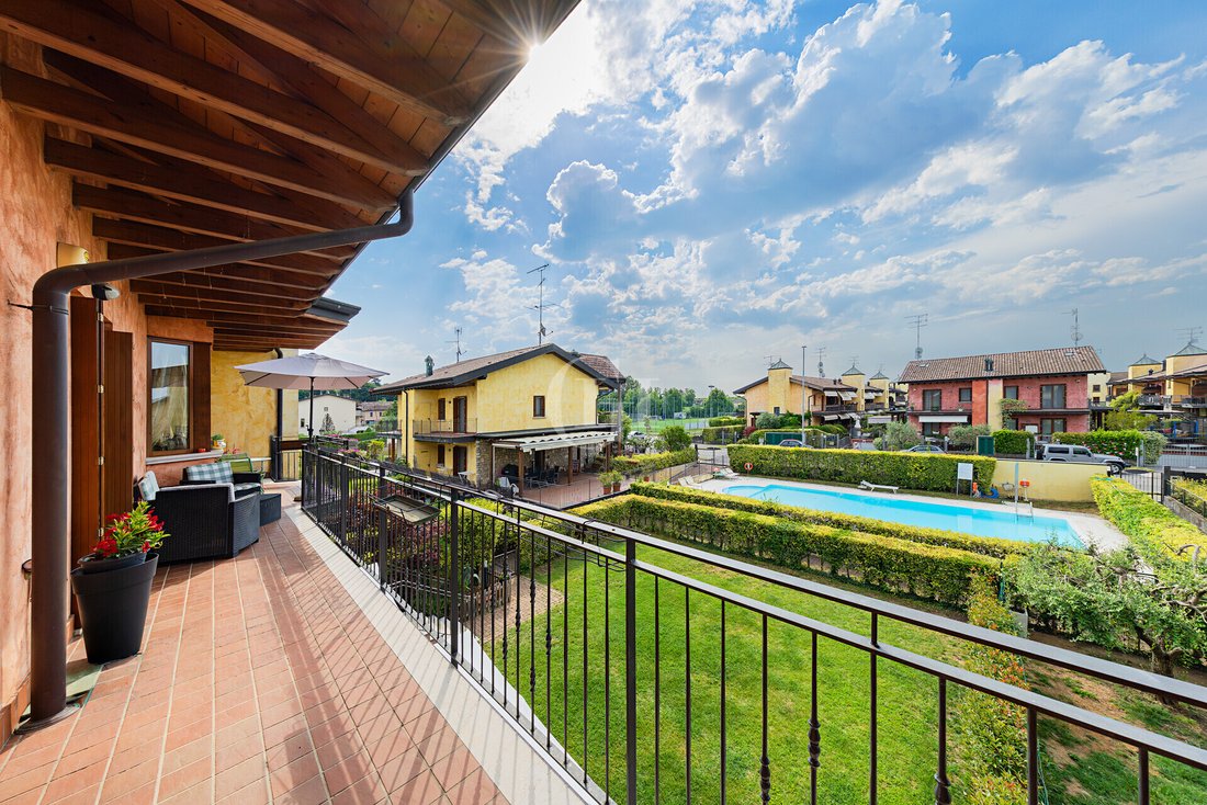 Apartment in Castel Venzago, Lonato del Garda, Lombardy 1 - 18267517