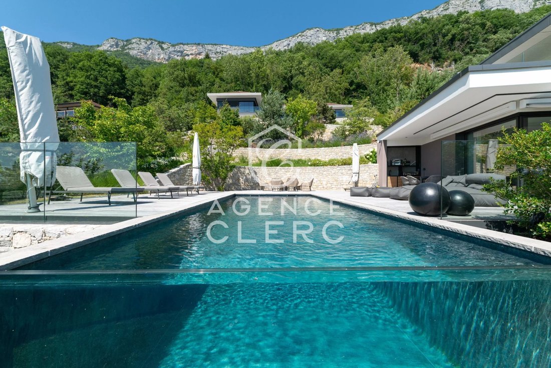 Villa in Veyrier-du-Lac, Auvergne-Rhône-Alpes, France 2 - 18268872