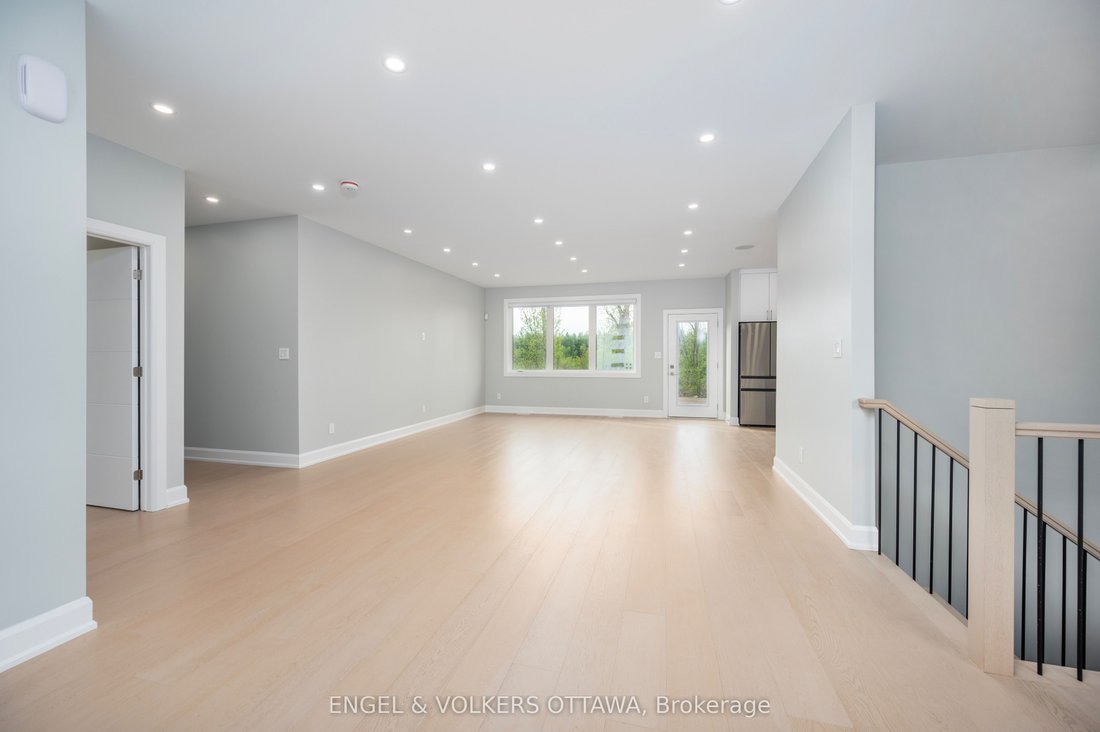 House in Ottawa, Ontario, Canada 5 - 18268754