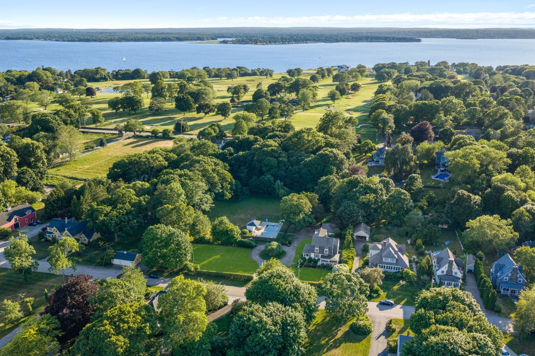 Warwick, Rhode Island, United States 5 - 18268799
