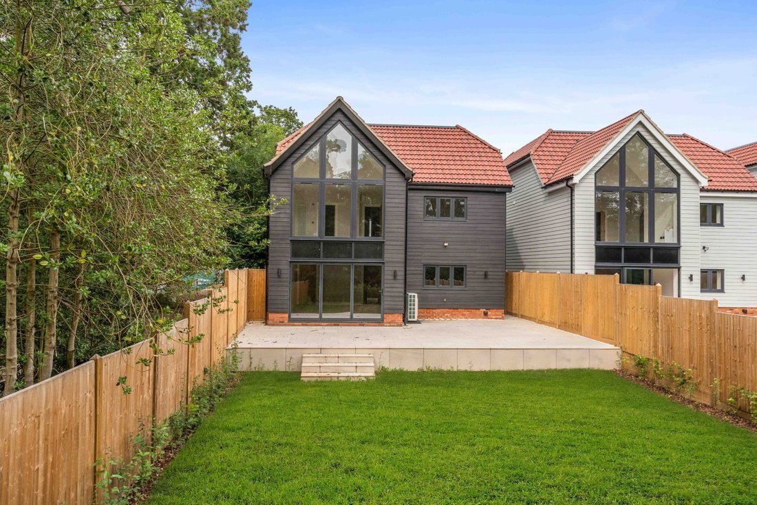 House in Stevenage, England 2 - 18267528