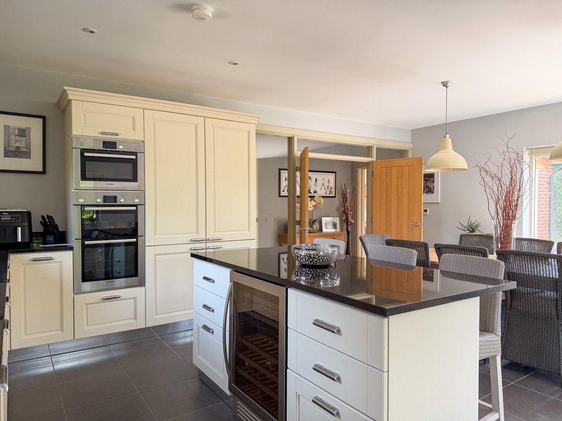Bungalow in East Bergholt, England 4 - 18267551