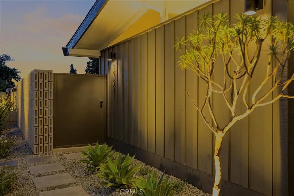 House in Signal Hill, California, United States 3 - 18268179