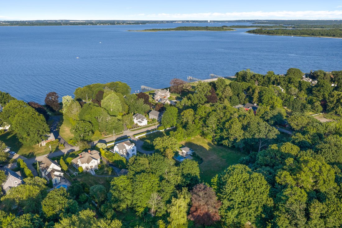 Warwick, Rhode Island, United States 4 - 18268799