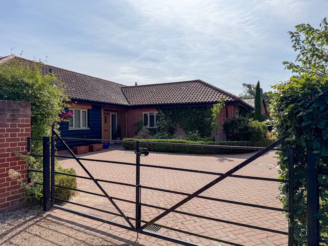 Bungalow in East Bergholt, England 1 - 18267551