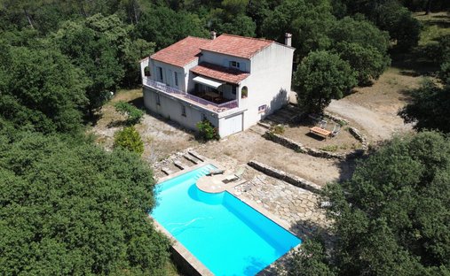 House in Les Freres-Les Cancades-Les Ginestes, Le Beausset, France 1