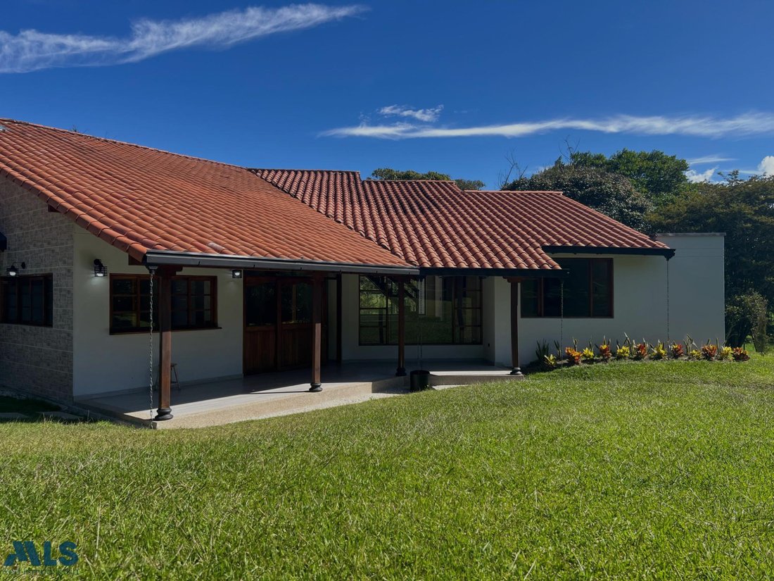 House in La Ceja, Antioquia, Colombia 2 - 18268049